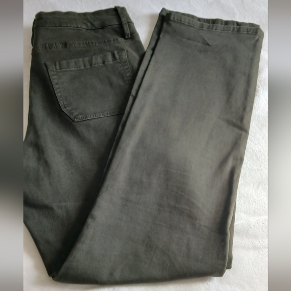 Well Worn Olive Green Cargo - Picture 5 of 6